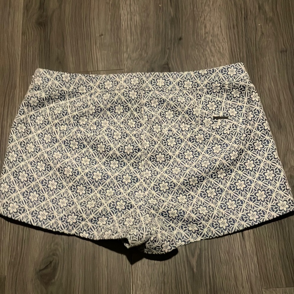 Abercrombie & Fitch Y2K Blue floral shorts Chic Girly Fashionable Style